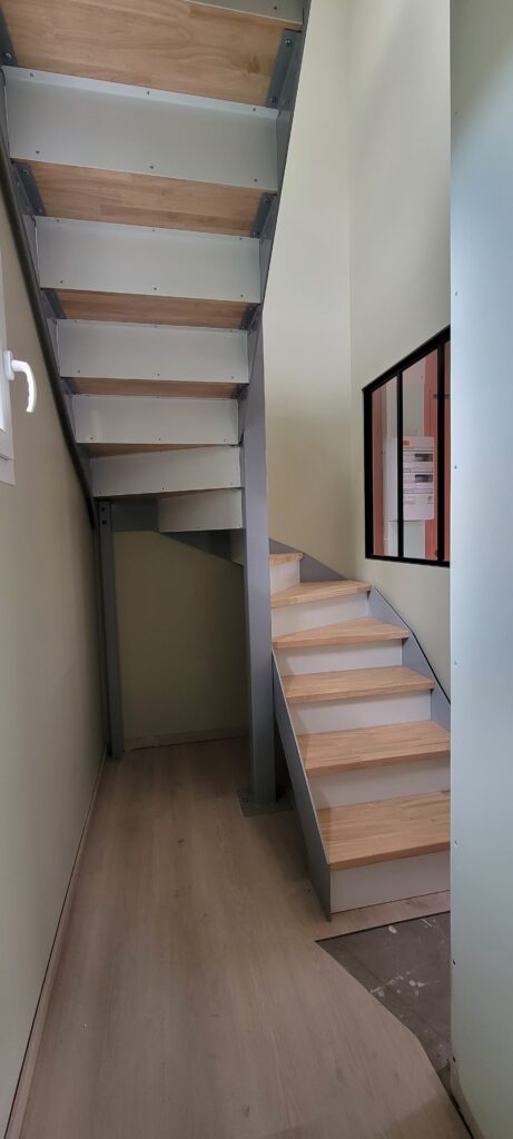escalier limons latéraux acier hevea
